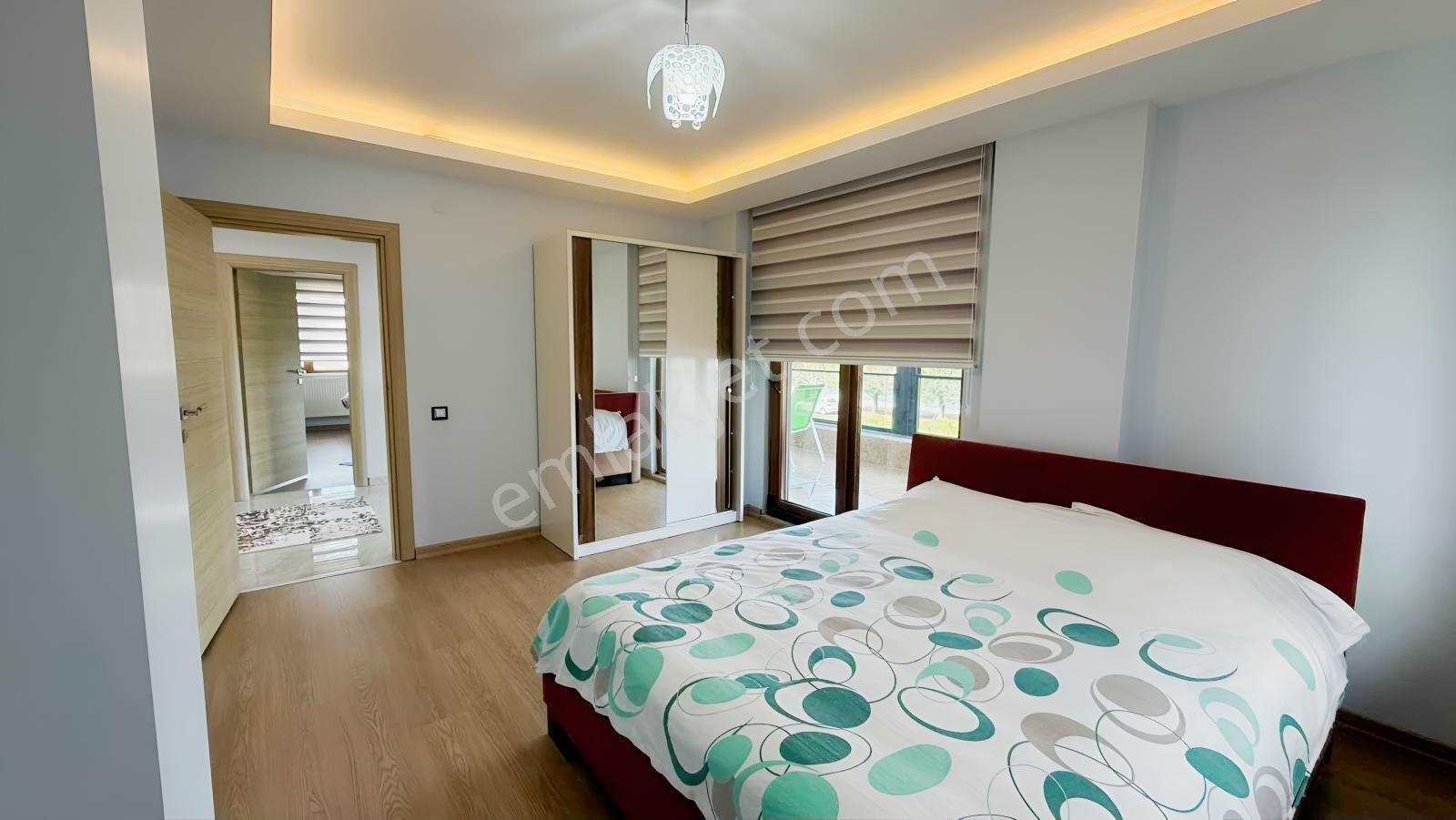 Çatalçam'da Denize Sıfır Triblex Havuzlu Lüks Villa - Görsel 31