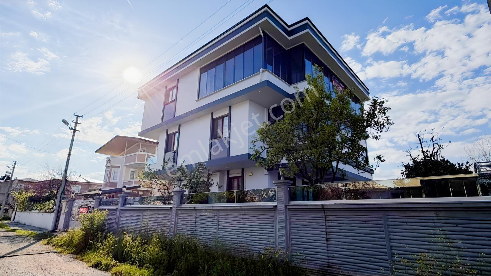 Çatalçam'da Denize Sıfır Triblex Havuzlu Lüks Villa - Görsel 12