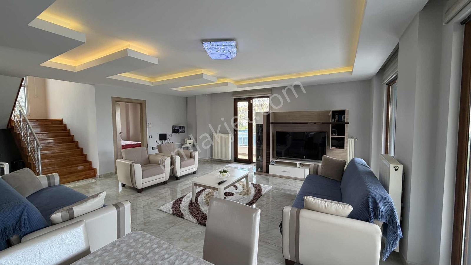 Çatalçam'da Denize Sıfır Triblex Havuzlu Lüks Villa - Görsel 4
