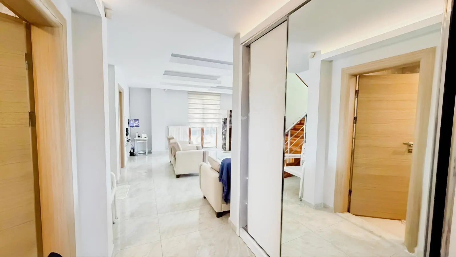 Çatalçam'da Denize Sıfır Triblex Havuzlu Lüks Villa - Görsel 3