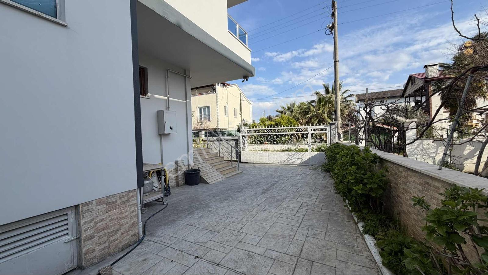 Çatalçam'da Denize Sıfır Triblex Havuzlu Lüks Villa - Görsel 16