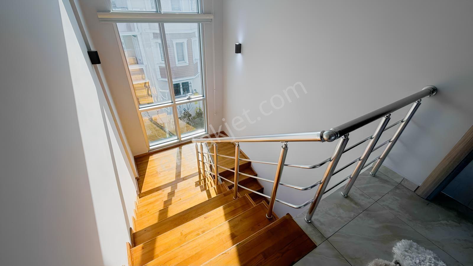 Çatalçam'da Denize Sıfır Triblex Havuzlu Lüks Villa - Görsel 19