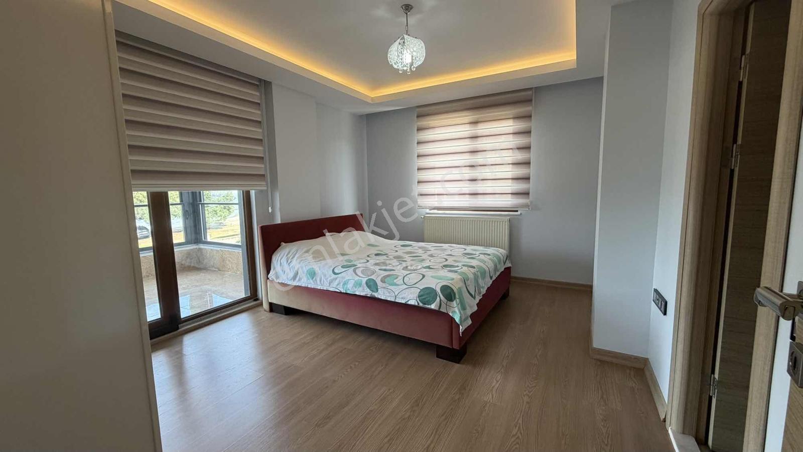 Çatalçam'da Denize Sıfır Triblex Havuzlu Lüks Villa - Görsel 9