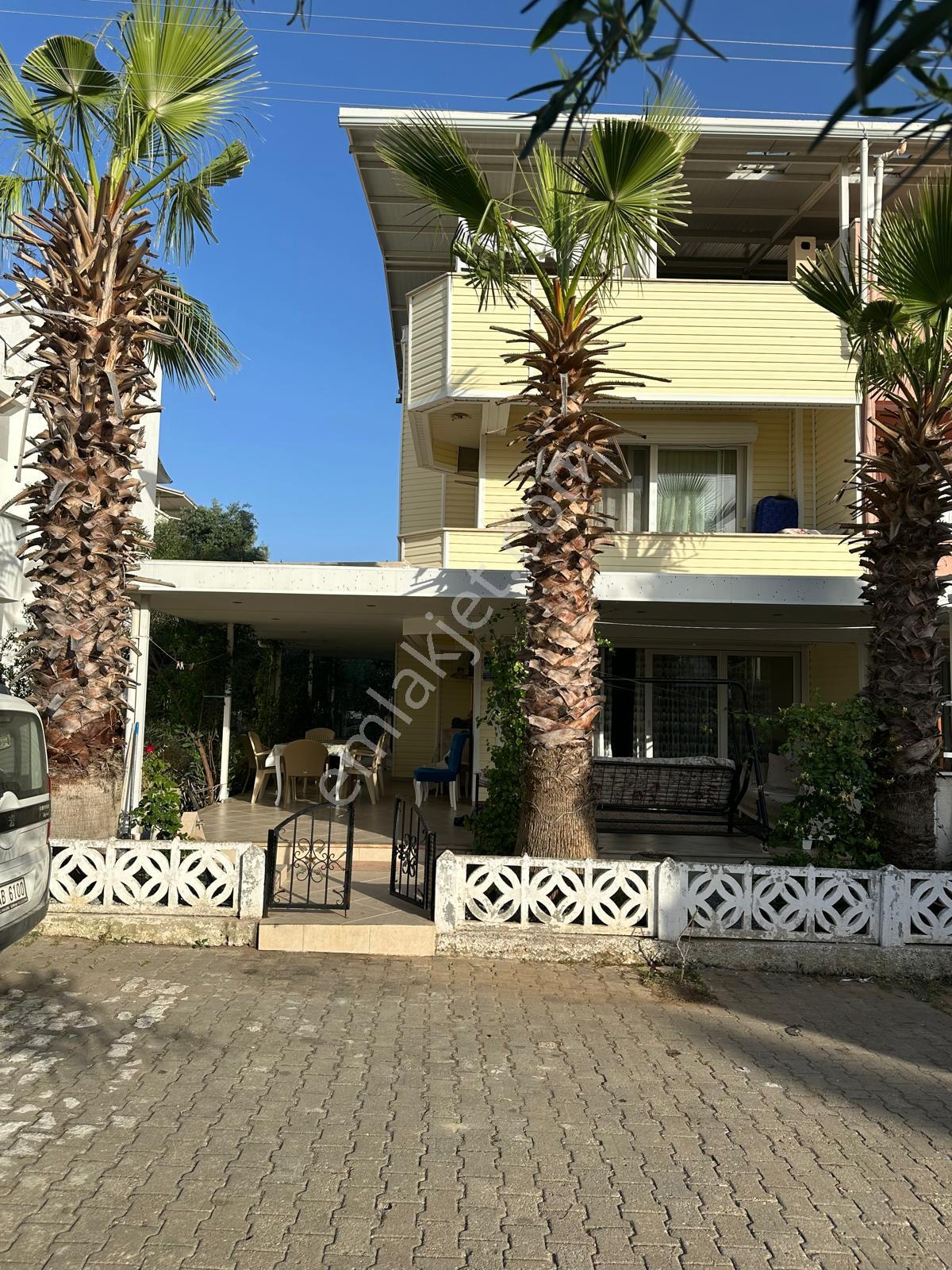 Aydın Didim Caprice Otel Bölgesi'nde Satılık 4+1 Denize Ve Anayola Yakın Masrafsız Bahçeli Yazlık