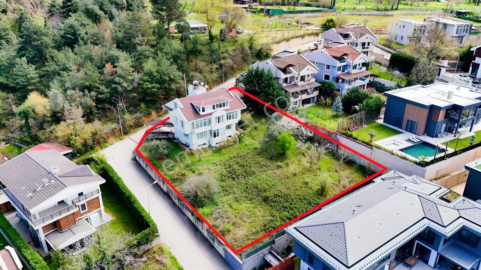 Bursa Doburcada 2 Parsel Üzerinde, 7+1 Villa Ve 750 M² Arsa