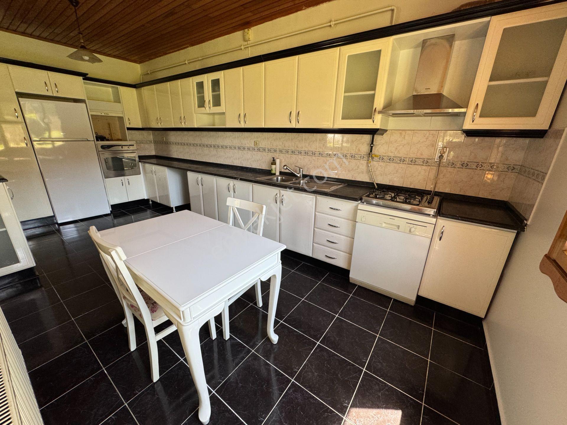Kırkpınar’da Site İçinde Eşyalı Ve Mobilyalı Yıllık Kiralık Villa - Görsel 15