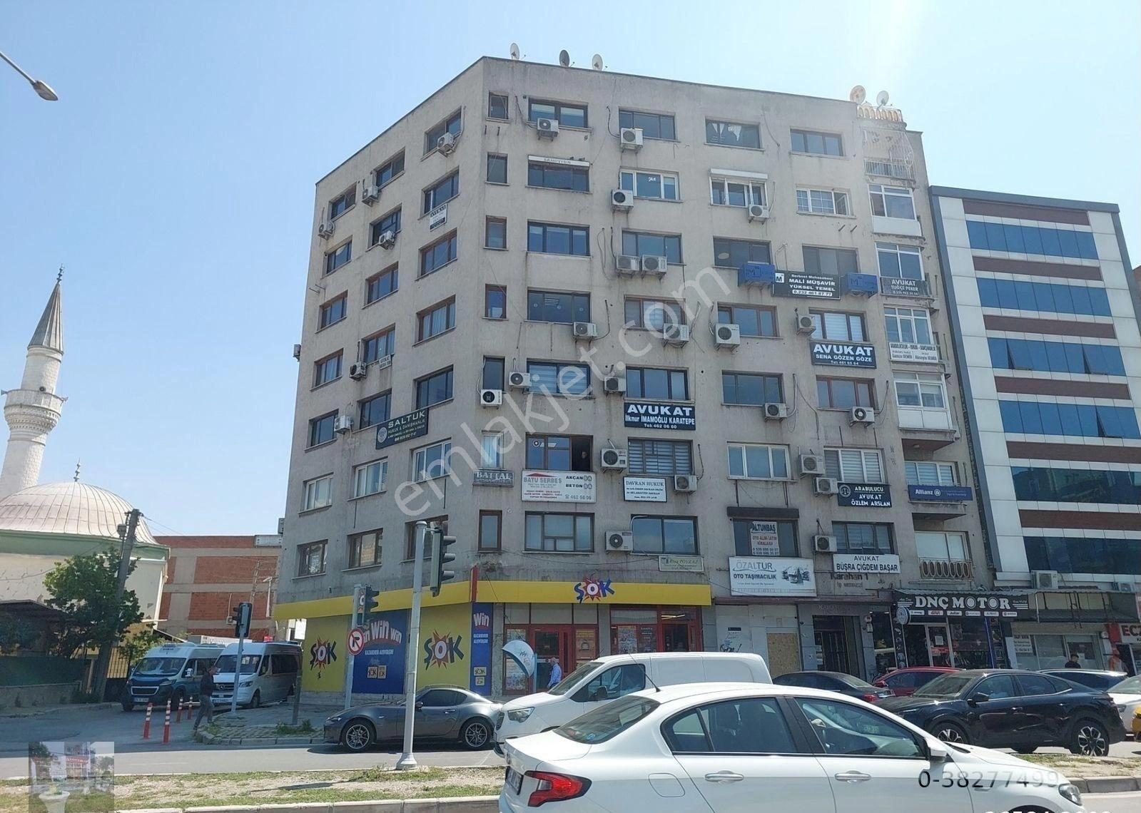 Bornova Y. Beyazıt Cad. Karahan İşmerkezinde Satılık İşyeri Kanıt Emlaktan