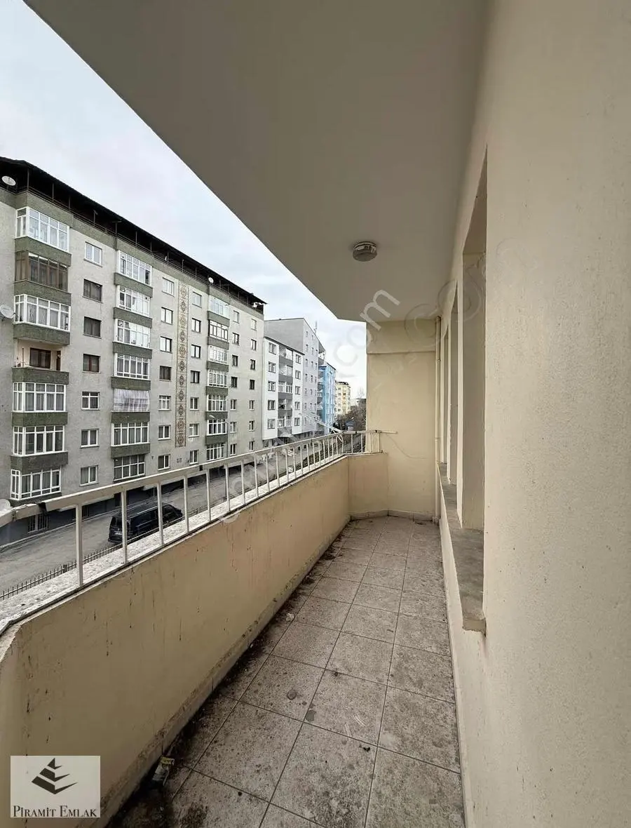 Piramit Gm'den Terminal Caddesinde Kiralık 3+1 Daire - Görsel 2