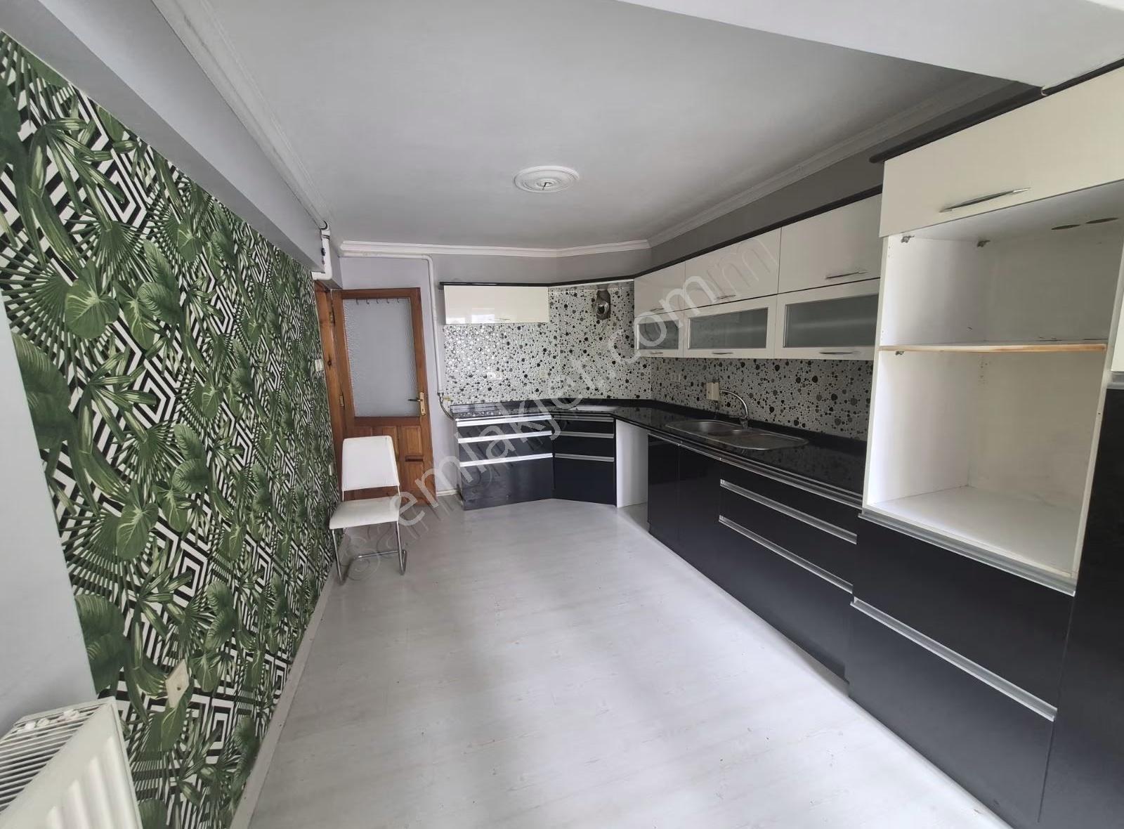 Aksoy Mahallesi İsmail Bali Okulu Yanı Satılık 3+1 Daire