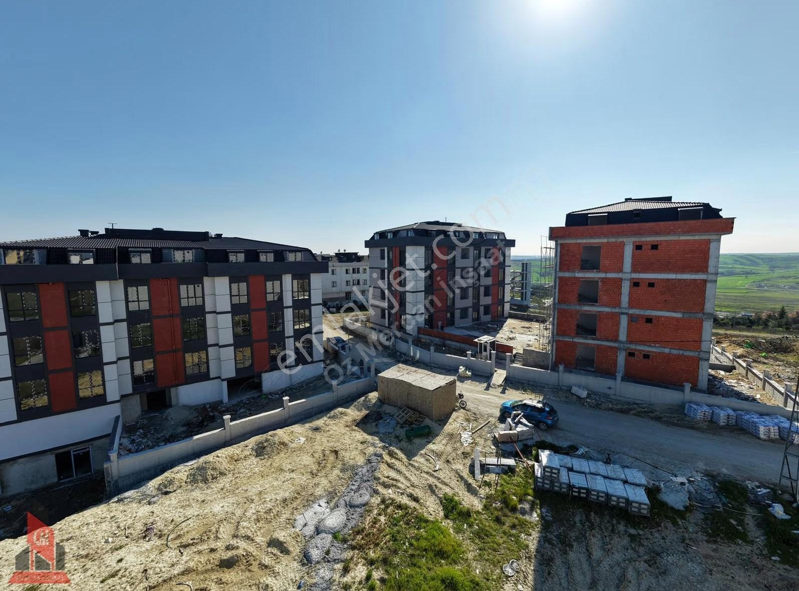 Taşoluk'da Site İçerisinde Manzaralı 2+1 Arakat Daire
