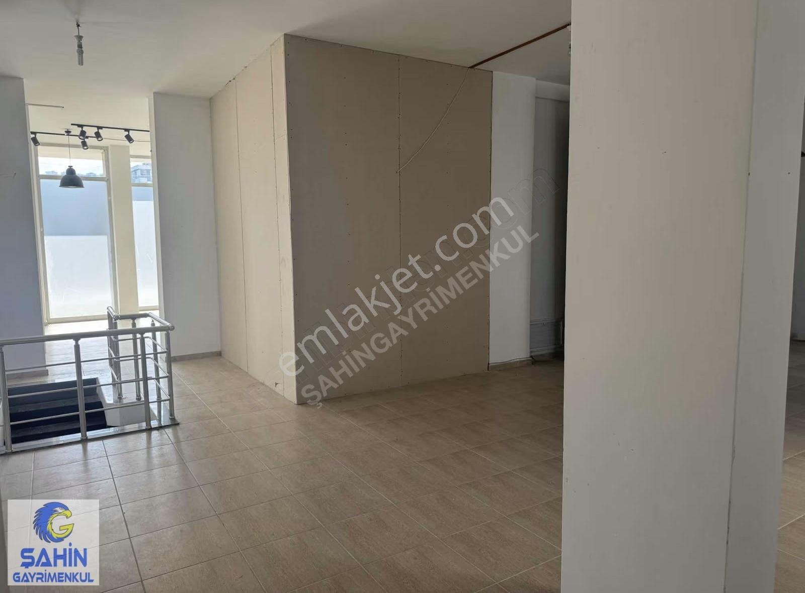 Tramvaya Cephe Kiralık İşyeri - Görsel 5