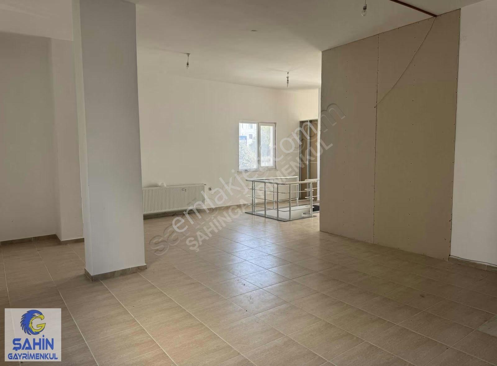 Tramvaya Cephe Kiralık İşyeri - Görsel 2