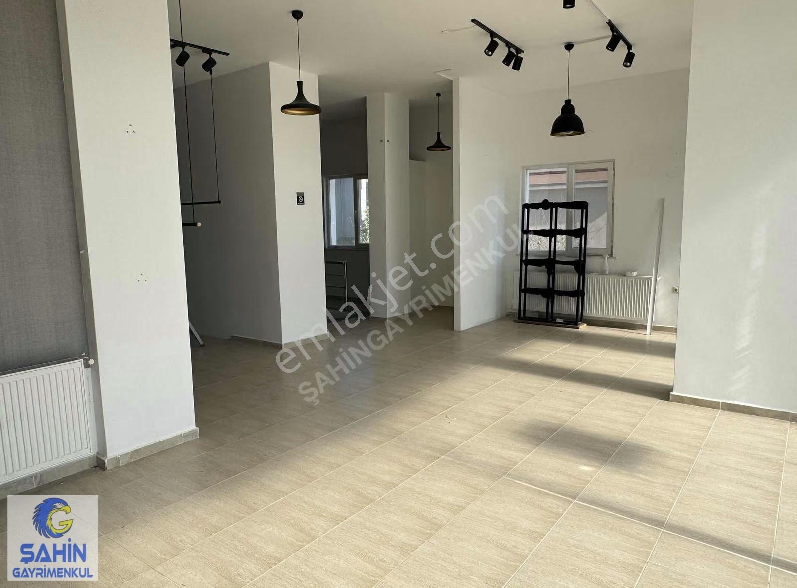 Tramvaya Cephe Kiralık İşyeri - Görsel 11