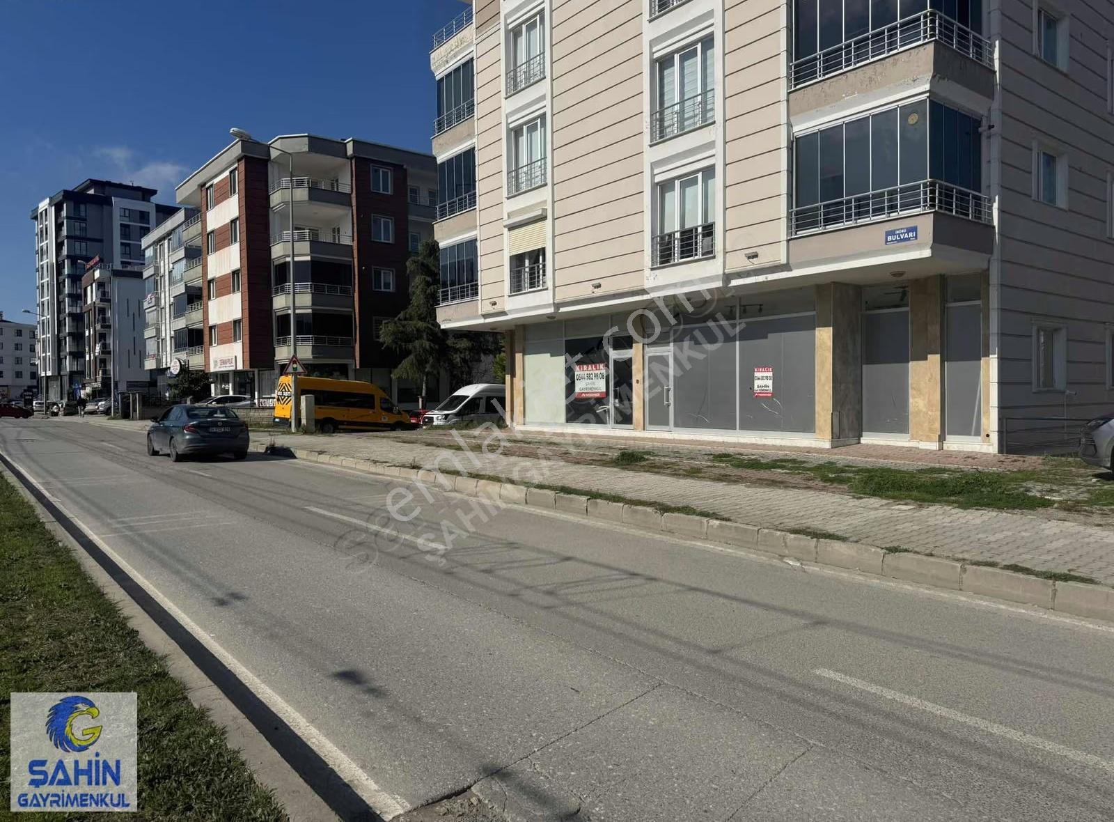 Tramvaya Cephe Kiralık İşyeri