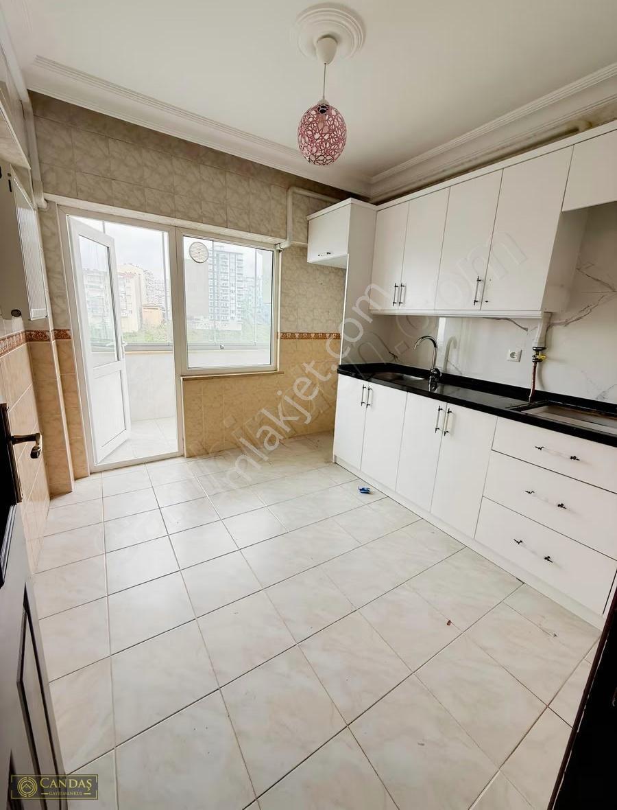 Karşıyaka'da Merkezi Konumda Deniz Manzaralı Kiralık 3+1 - Görsel 18