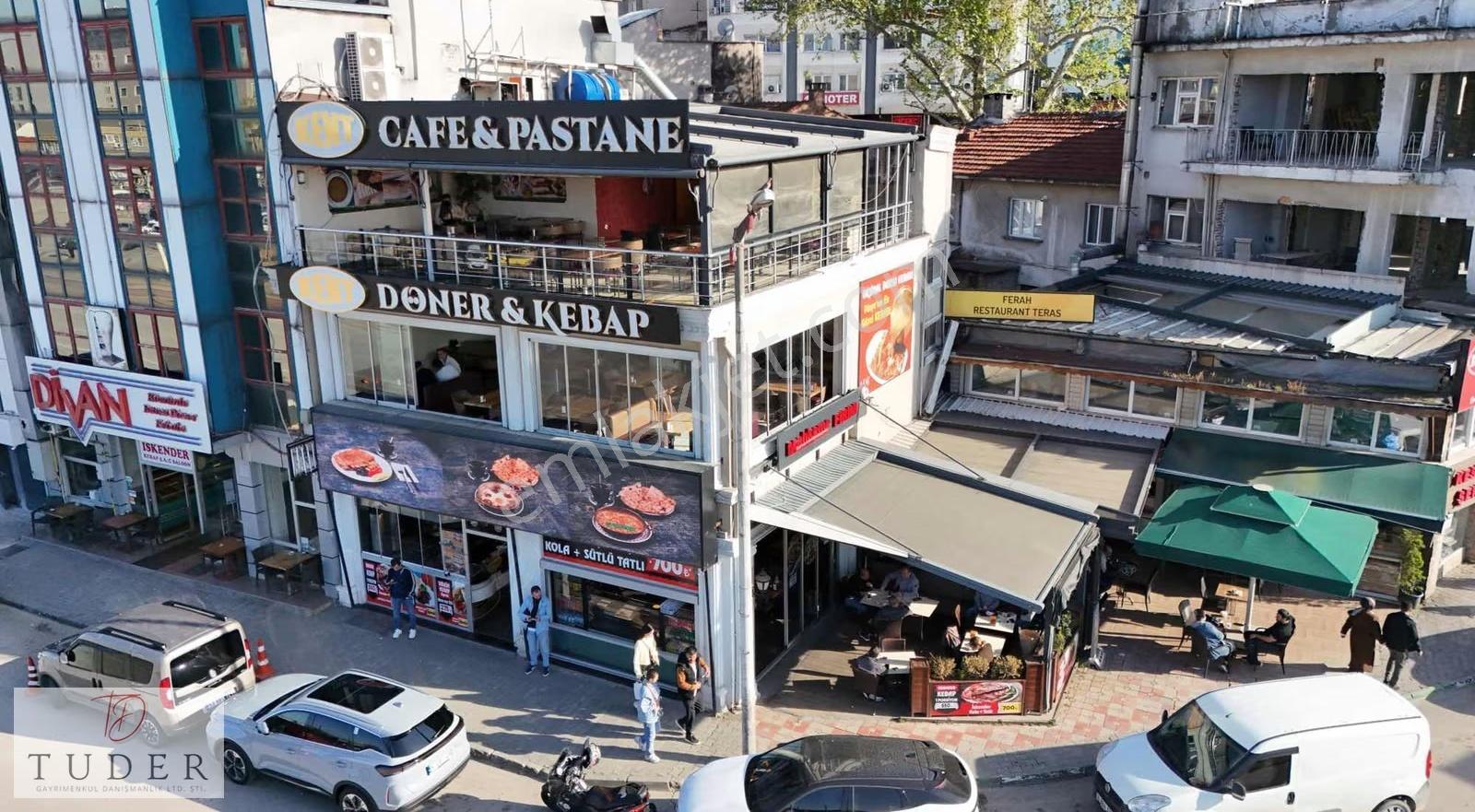 Takasa Uygun Kent Meydanında 3 Katlı Devren Kiralık Dükkan - Görsel 13