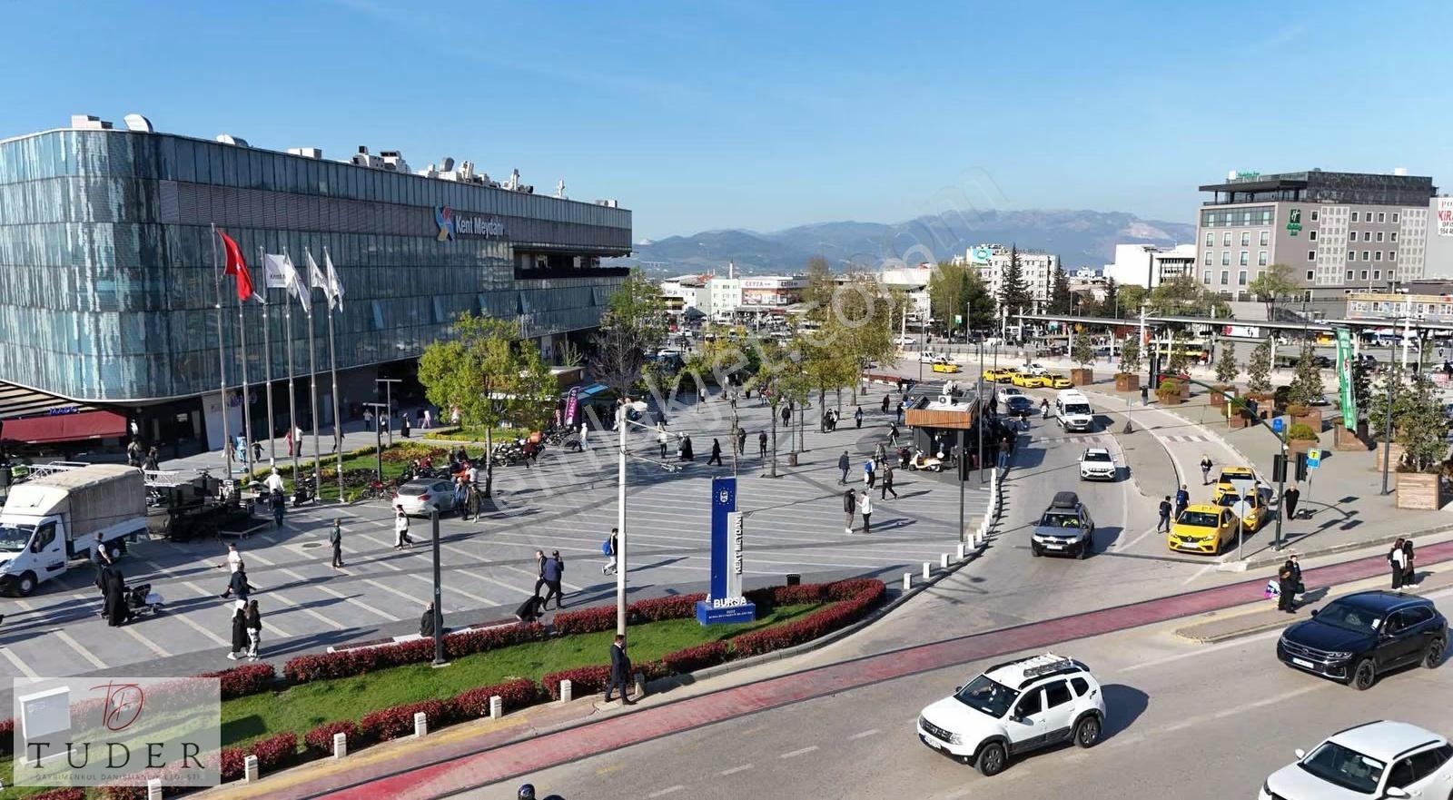 Takasa Uygun Kent Meydanında 3 Katlı Devren Kiralık Dükkan - Görsel 3