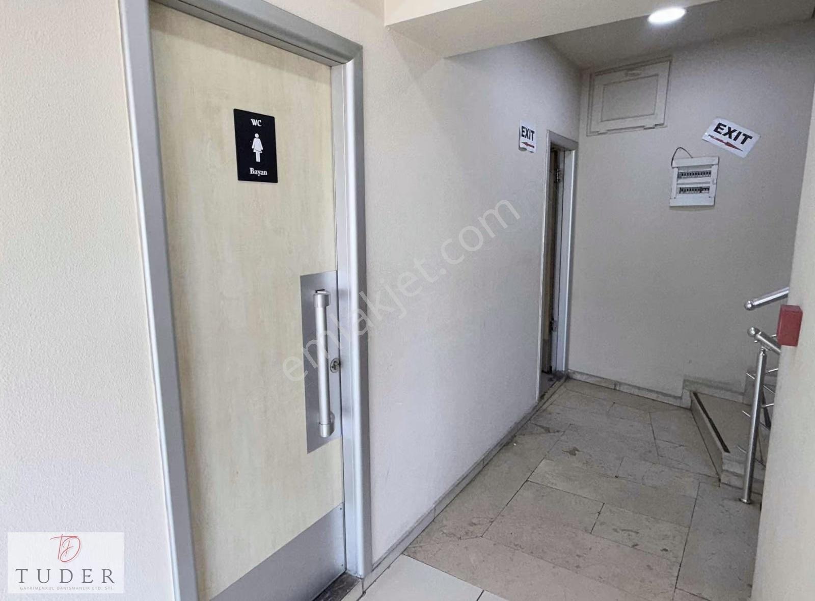 Takasa Uygun Kent Meydanında 3 Katlı Devren Kiralık Dükkan - Görsel 4