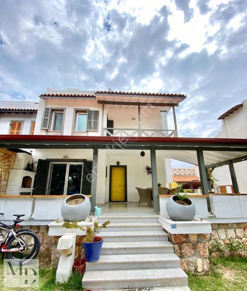 Ayayorgi-boyalık Arası Deniz Manzaralı Sitede Kiralık Villa