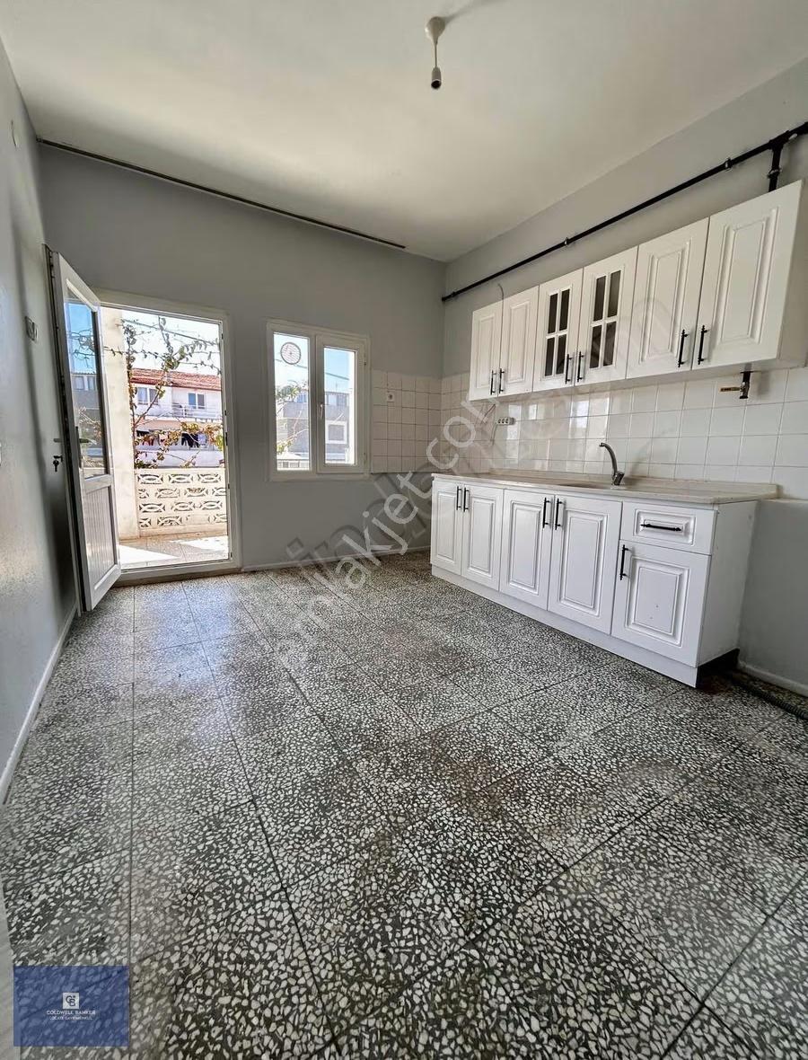 Urla Atatürk Mahallesi Güneş Sitesinde Kiralık 3+1 - Görsel 5