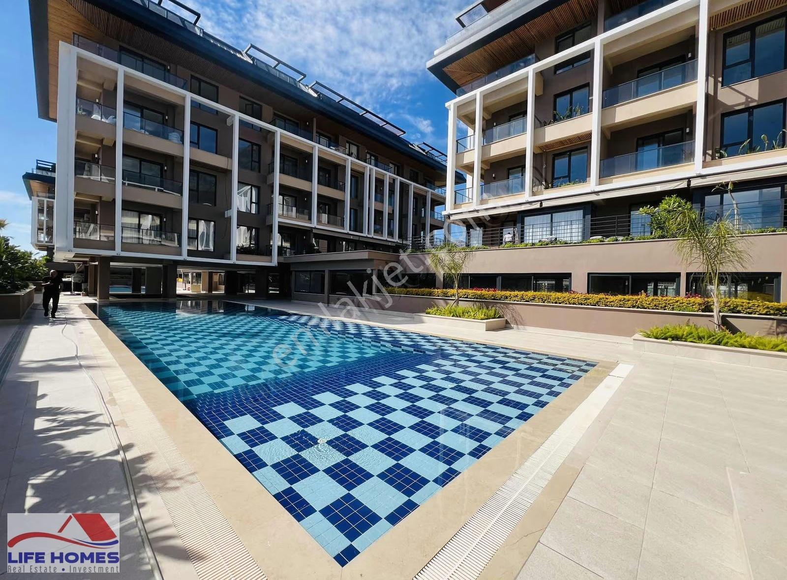 Alanya Oba'da Site İçinde Ultra Lüks Kiralık Daire