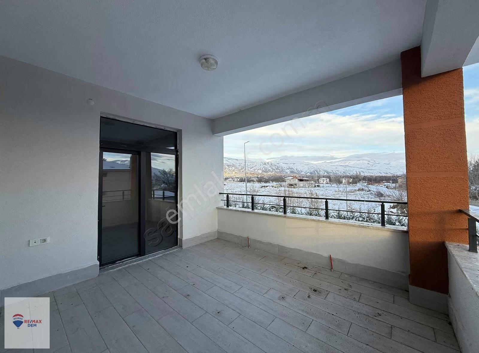 Remax Dem'den Erzincan Çukurkuyuda Satılık Villa - Görsel 3