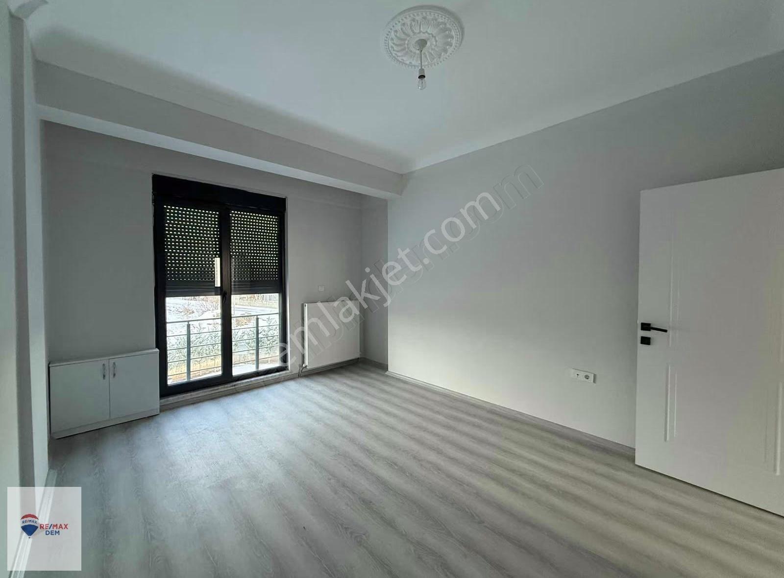Remax Dem'den Erzincan Çukurkuyuda Satılık Villa - Görsel 23