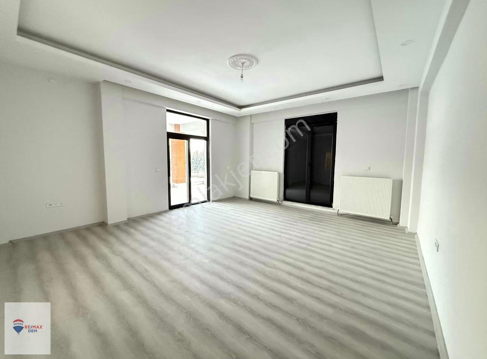 Remax Dem'den Erzincan Çukurkuyuda Satılık Villa - Görsel 22