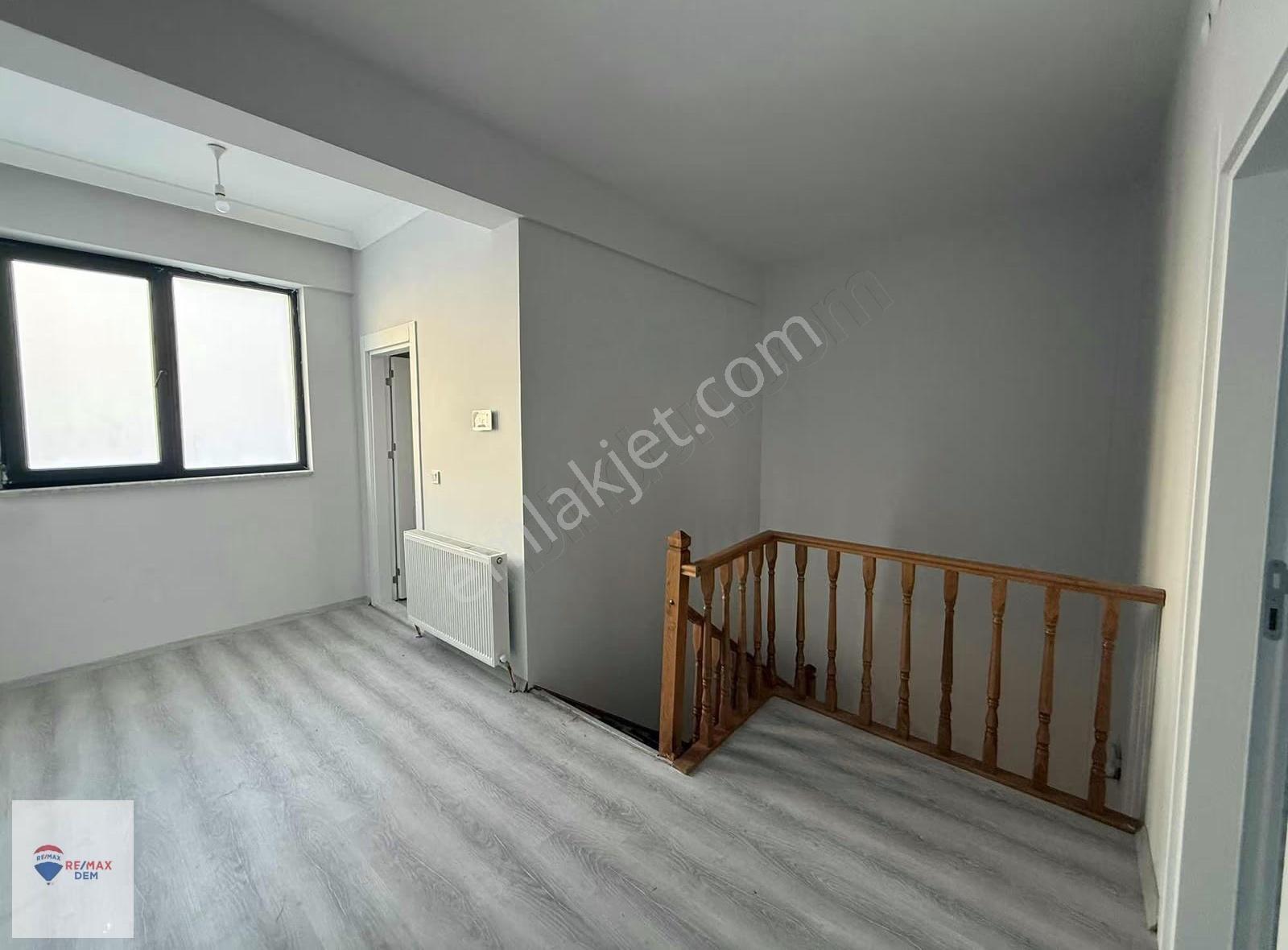 Remax Dem'den Erzincan Çukurkuyuda Satılık Villa - Görsel 12