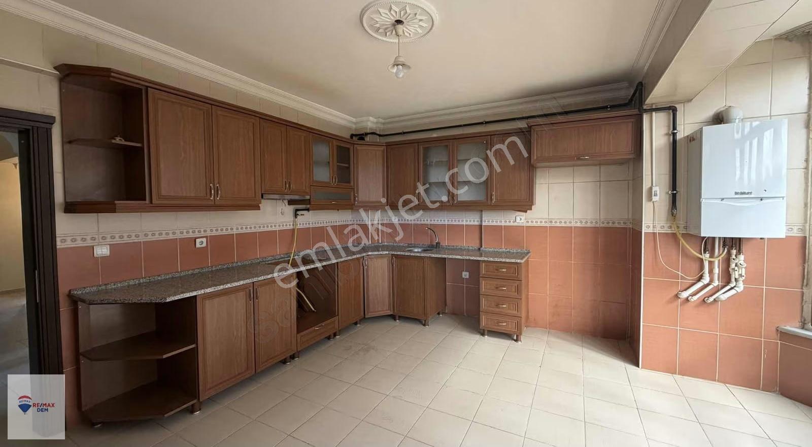Remax Dem'den Ergenekon Mahallesinde Geniş 3+1 Satılık Daire - Görsel 9