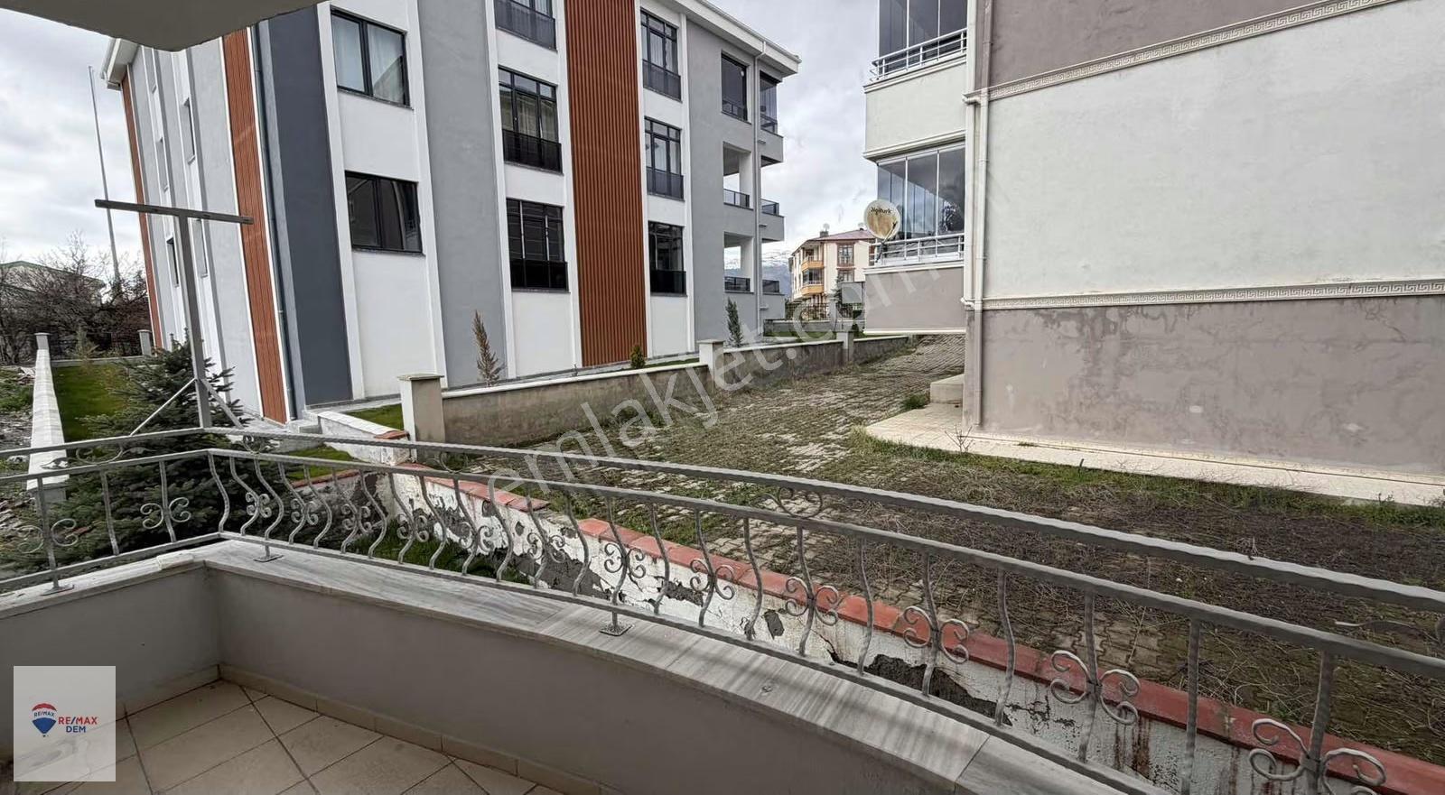 Remax Dem'den Ergenekon Mahallesinde Geniş 3+1 Satılık Daire - Görsel 4