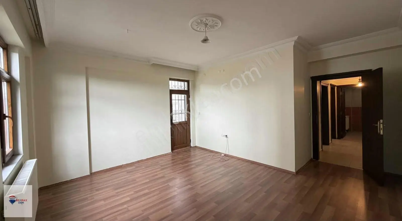 Remax Dem'den Ergenekon Mahallesinde Geniş 3+1 Satılık Daire - Görsel 12