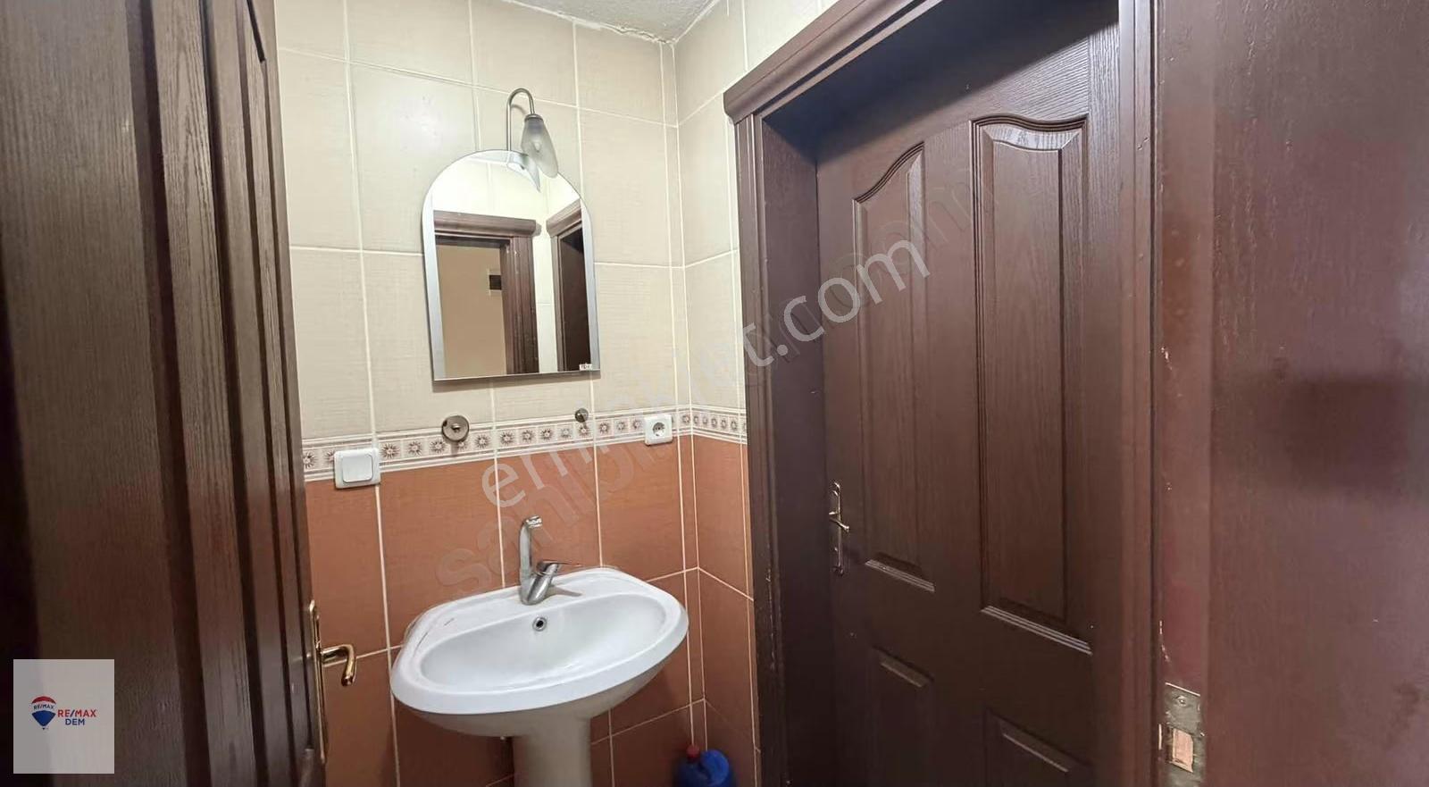 Remax Dem'den Ergenekon Mahallesinde Geniş 3+1 Satılık Daire - Görsel 13