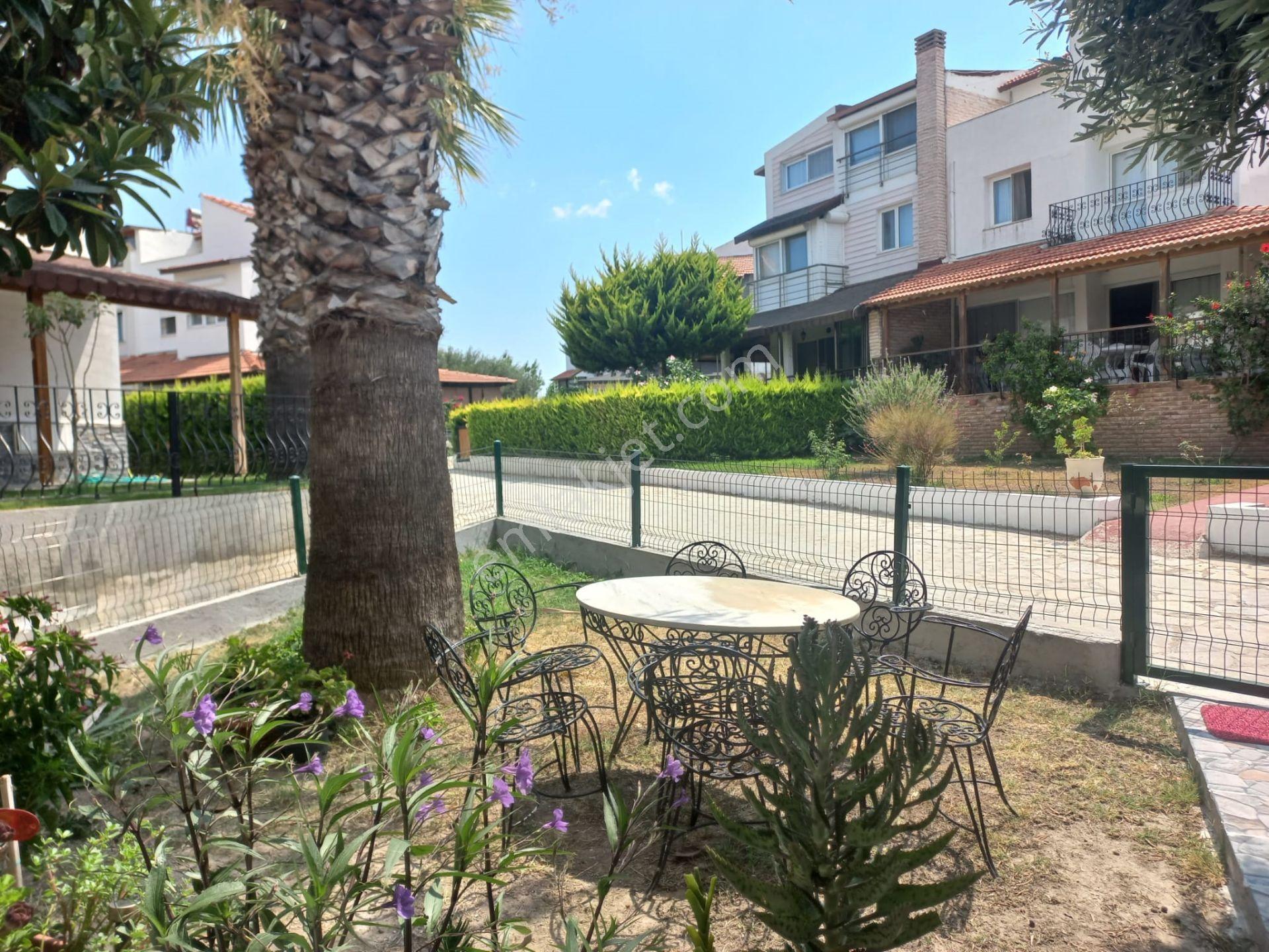 Çeşme Pırlanta Plajı Havuzlu Sitede 4+1 Triplex Müstakil Bahçeli - Görsel 3
