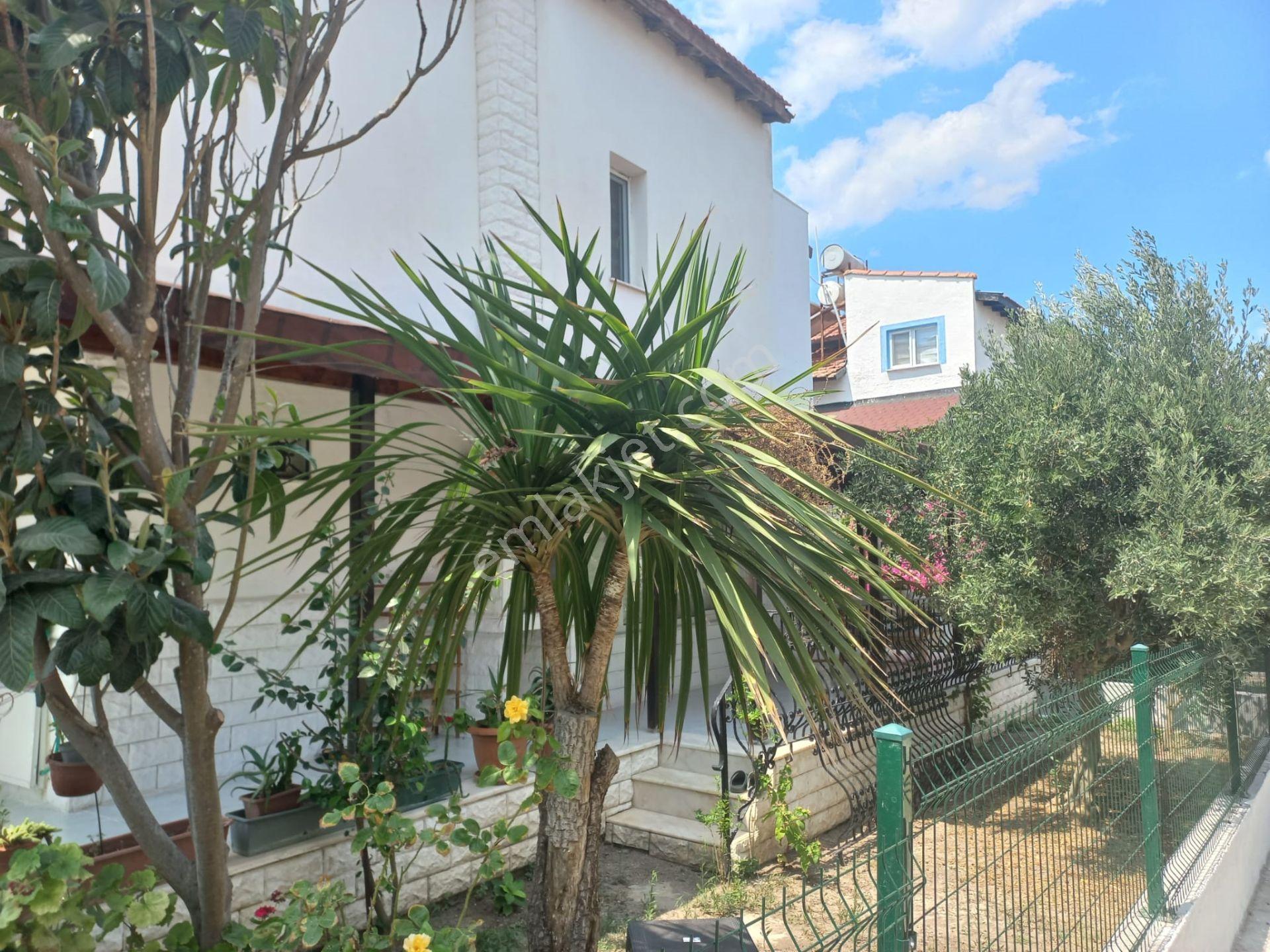 Çeşme Pırlanta Plajı Havuzlu Sitede 4+1 Triplex Müstakil Bahçeli - Görsel 4