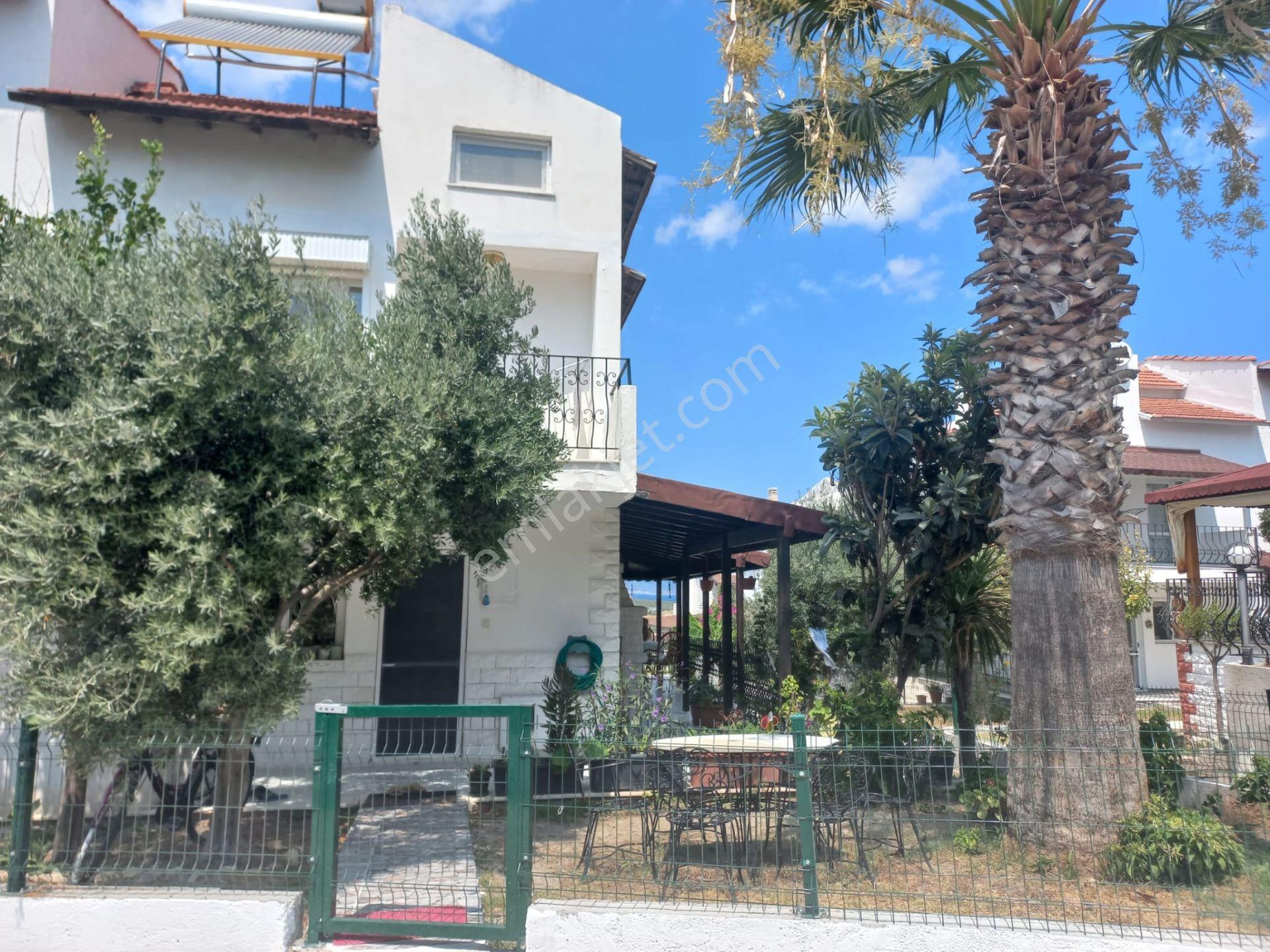 Çeşme Pırlanta Plajı Havuzlu Sitede 4+1 Triplex Müstakil Bahçeli - Görsel 2