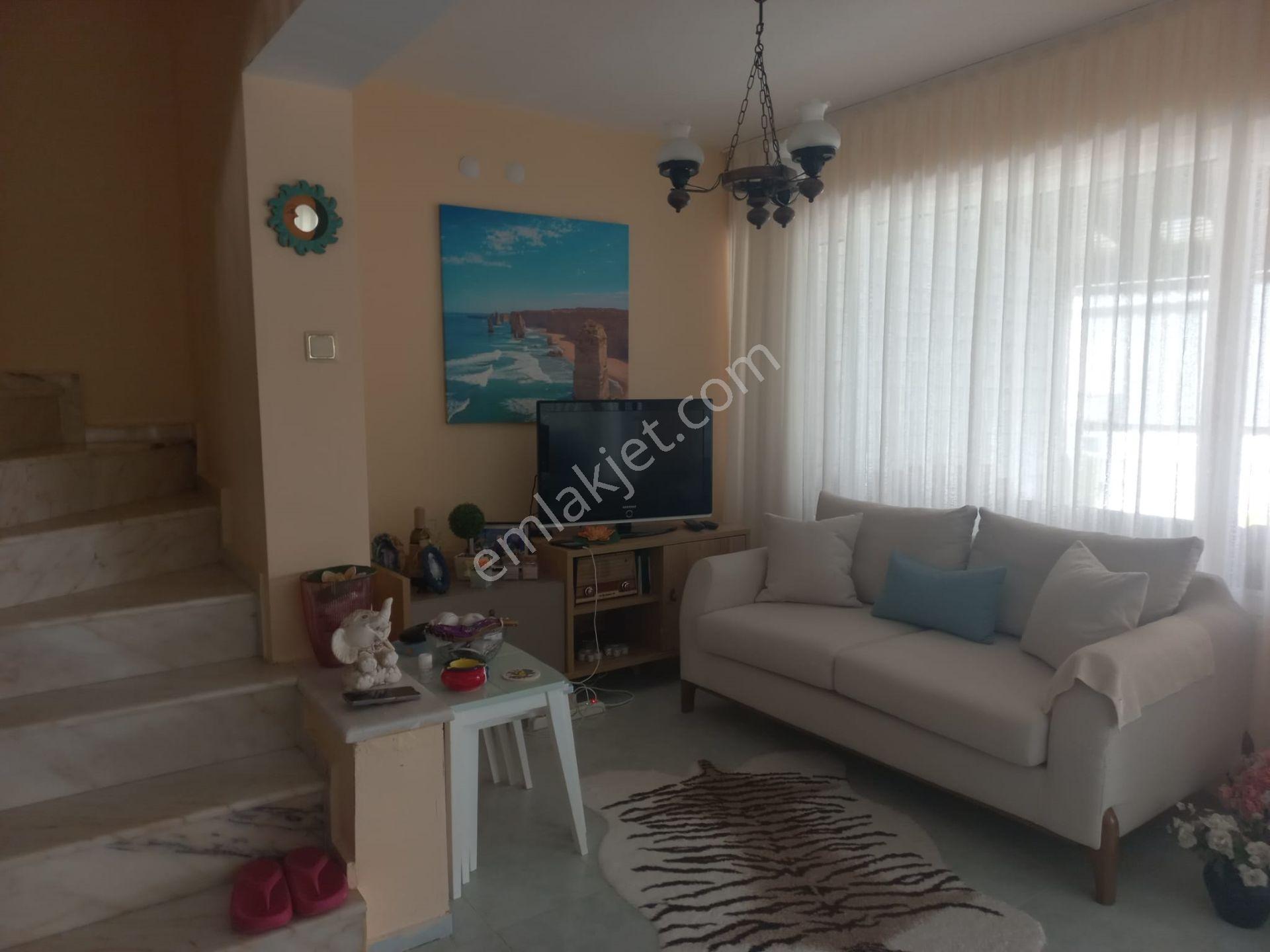Çeşme Pırlanta Plajı Havuzlu Sitede 4+1 Triplex Müstakil Bahçeli - Görsel 17