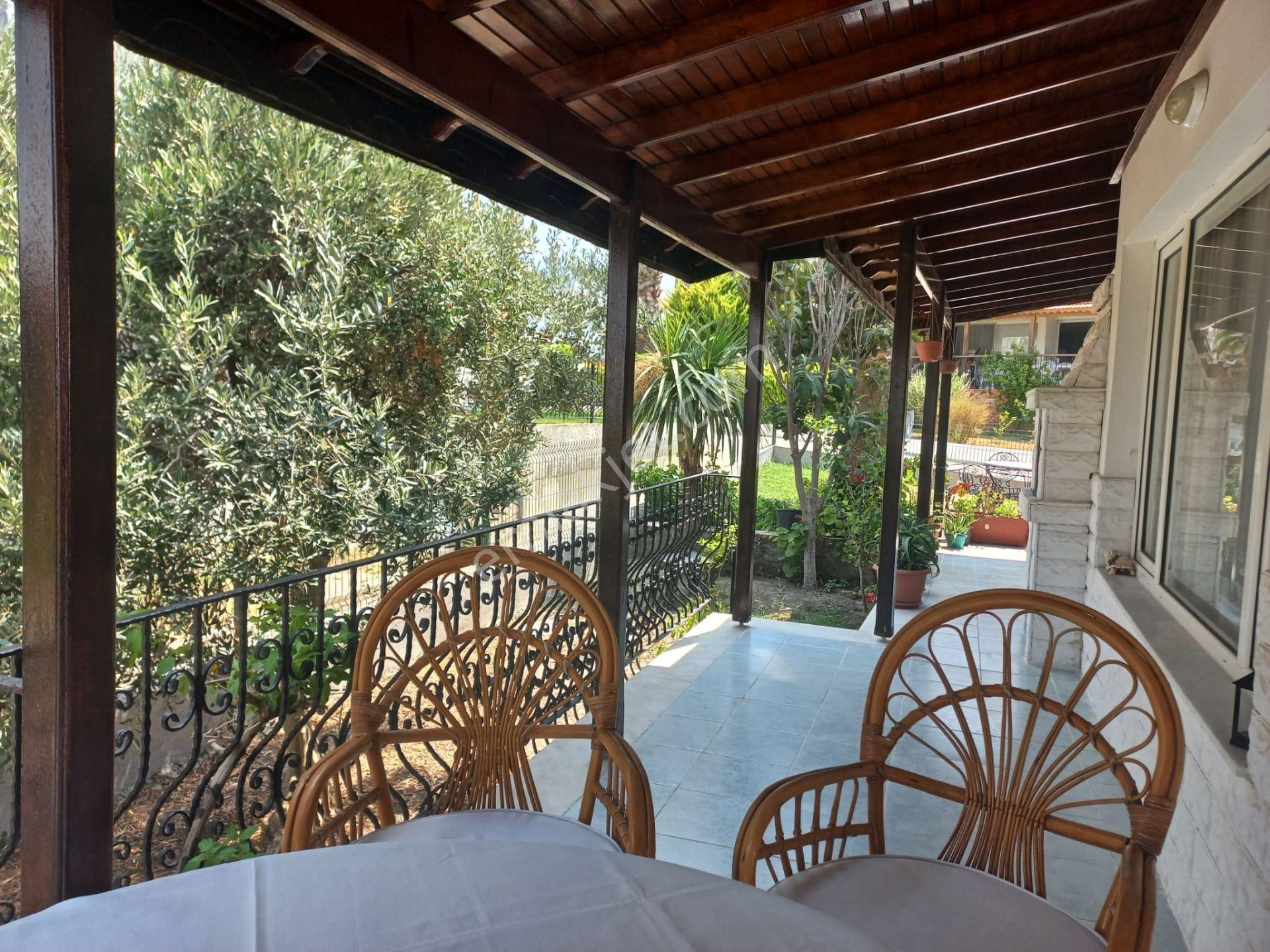 Çeşme Pırlanta Plajı Havuzlu Sitede 4+1 Triplex Müstakil Bahçeli - Görsel 9