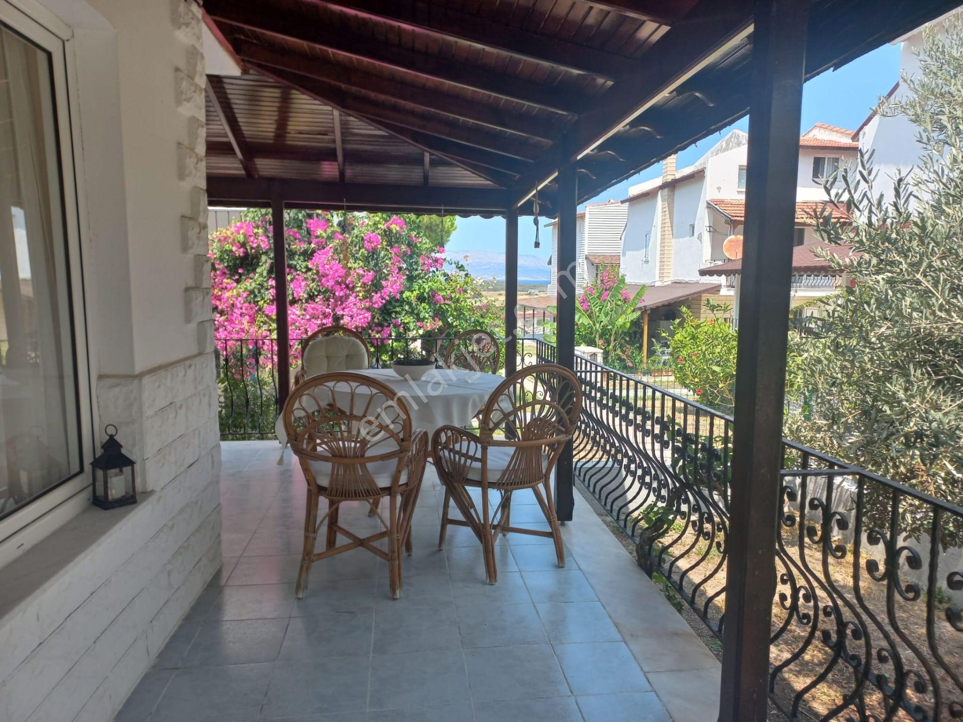 Çeşme Pırlanta Plajı Havuzlu Sitede 4+1 Triplex Müstakil Bahçeli - Görsel 8