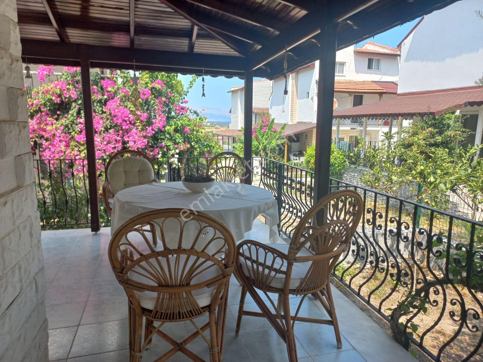Çeşme Pırlanta Plajı Havuzlu Sitede 4+1 Triplex Müstakil Bahçeli - Görsel 7