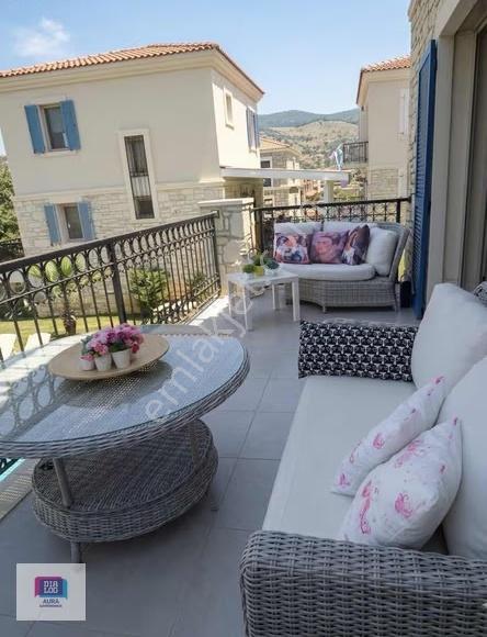 Foça Satılık Havuzlu Lüks Villa | 4+1 | Full Eşyalı | Site İçi - Görsel 8