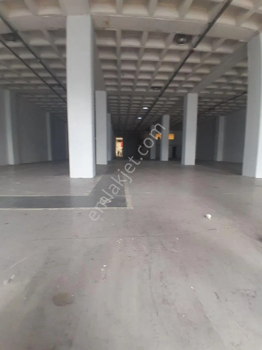 İkitelli Organize Sanayi 3.000 M2 Tır Kamyon İçeri Girer Depo