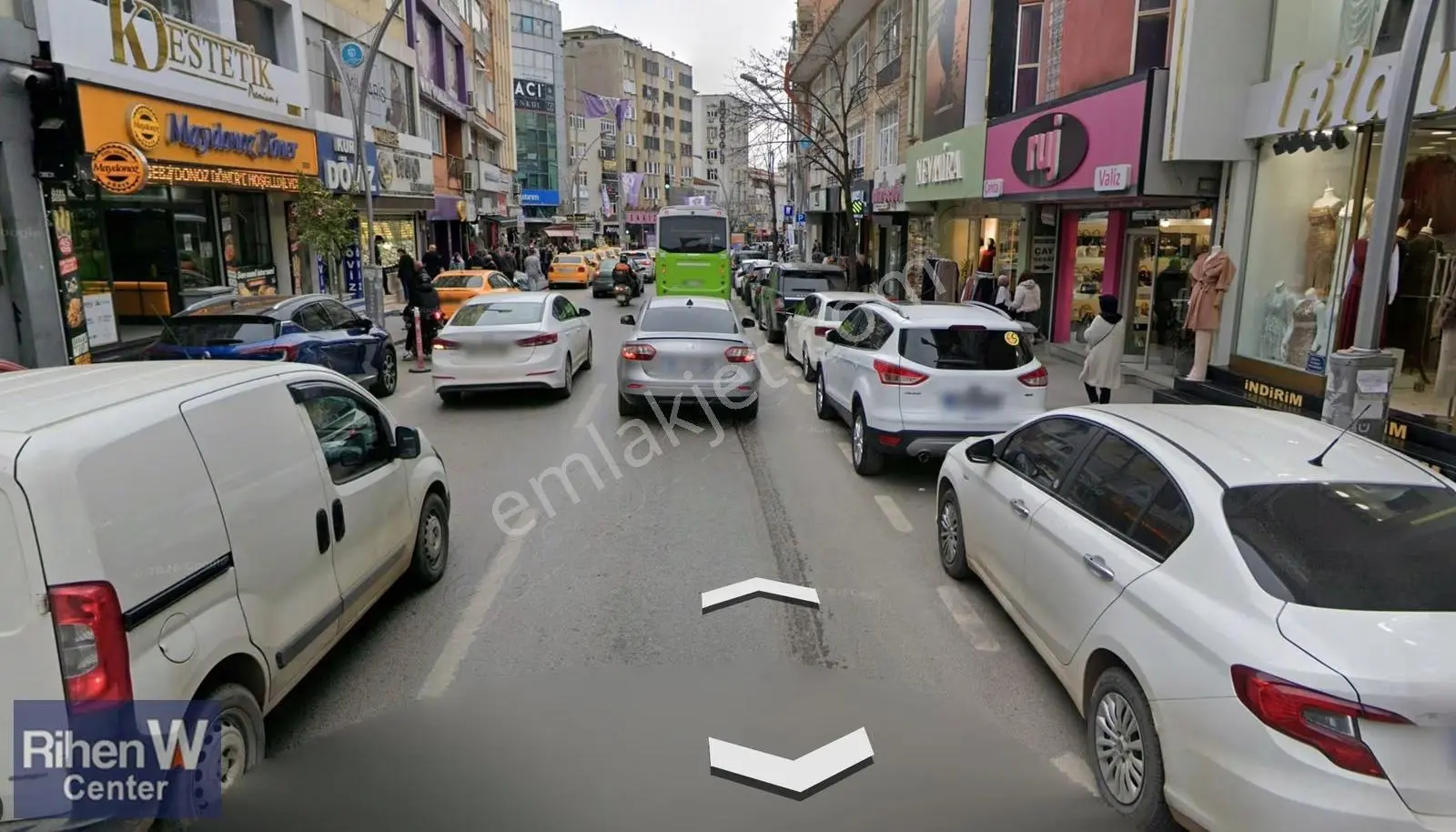 Yeniçarşı Ve Trafiğe Kapalı Eskiçarşı Kesişimi Girişi 370m2
