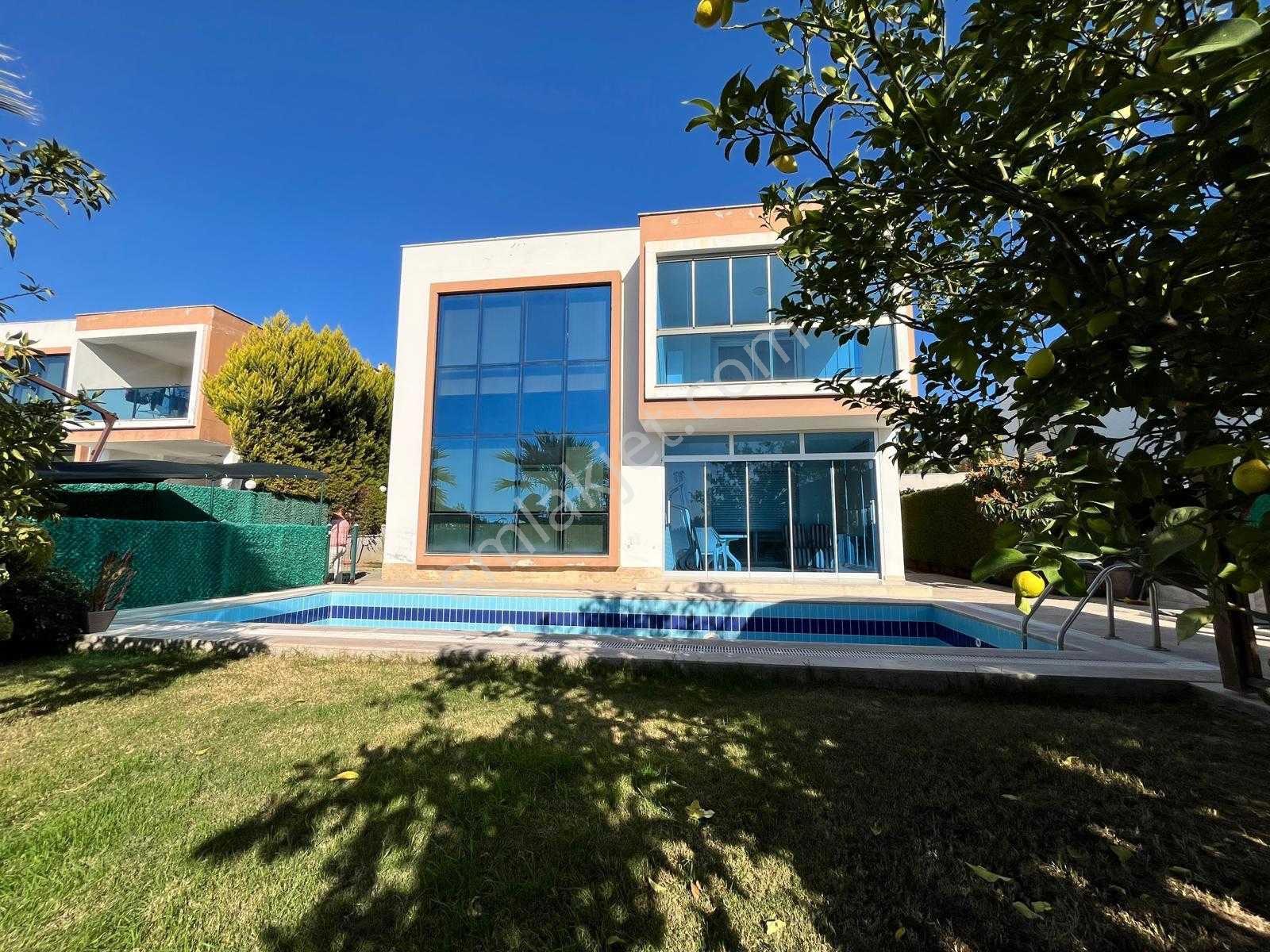 Kuşadası Değirmendere 500 M2 Arsa İçerisinde Tam Müstakil Özel Havuzlu 4+1 Villa - Görsel 35