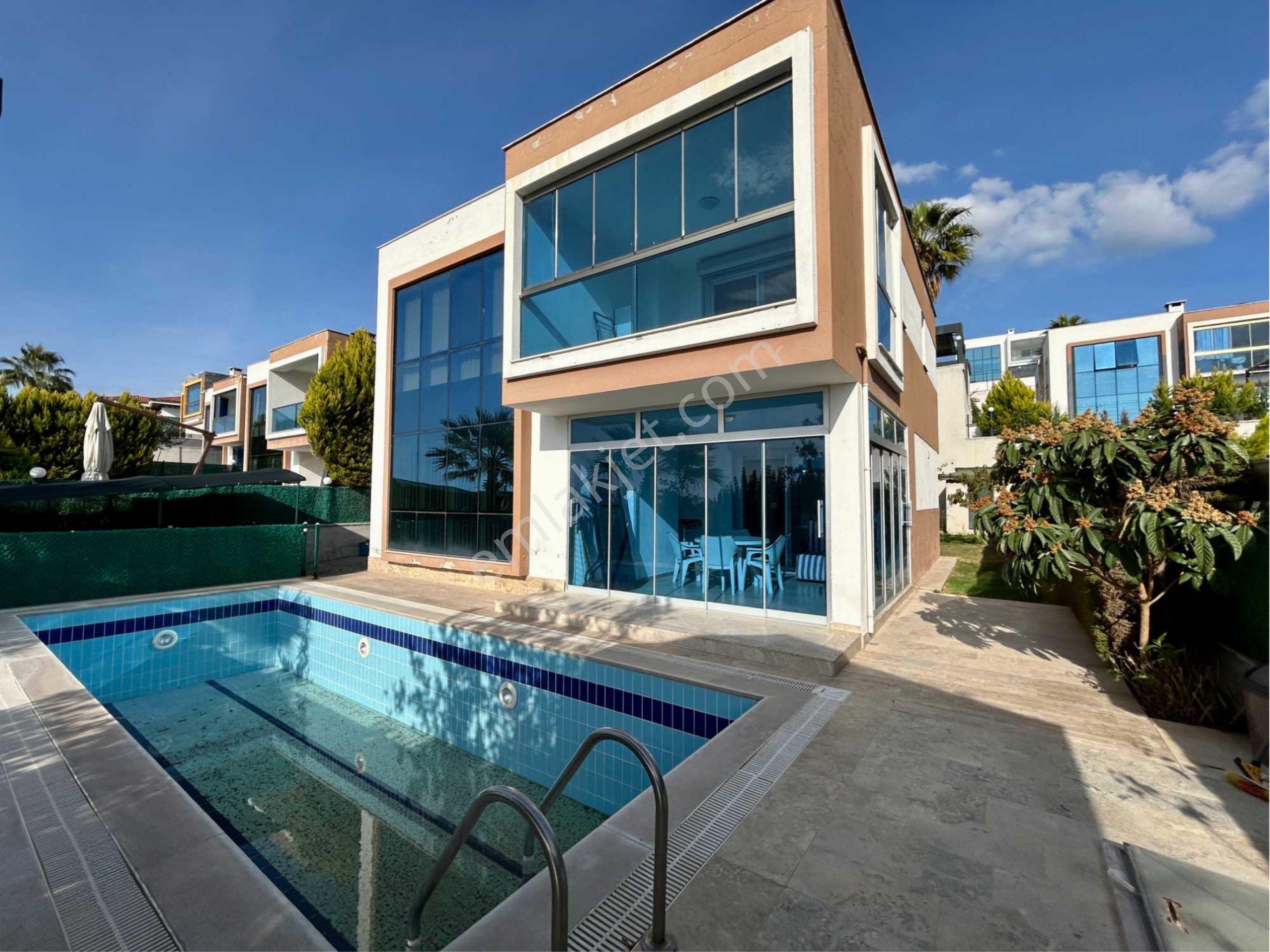 Kuşadası Değirmendere 500 M2 Arsa İçerisinde Tam Müstakil Özel Havuzlu 4+1 Villa - Görsel 34