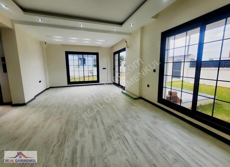 Real Gayrimenkul'den Mithatpaşa'da Büyük Bahçeli Lüks 5+1 Villa - Görsel 16