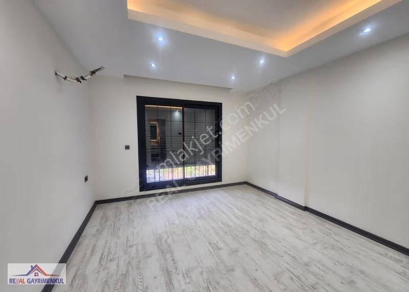 Real Gayrimenkul'den Mithatpaşa'da Büyük Bahçeli Lüks 5+1 Villa - Görsel 9