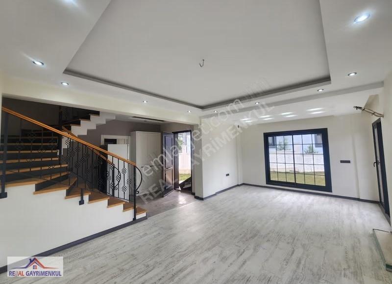 Real Gayrimenkul'den Mithatpaşa'da Büyük Bahçeli Lüks 5+1 Villa - Görsel 28