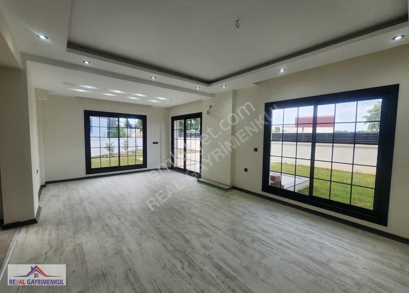 Real Gayrimenkul'den Mithatpaşa'da Büyük Bahçeli Lüks 5+1 Villa - Görsel 29
