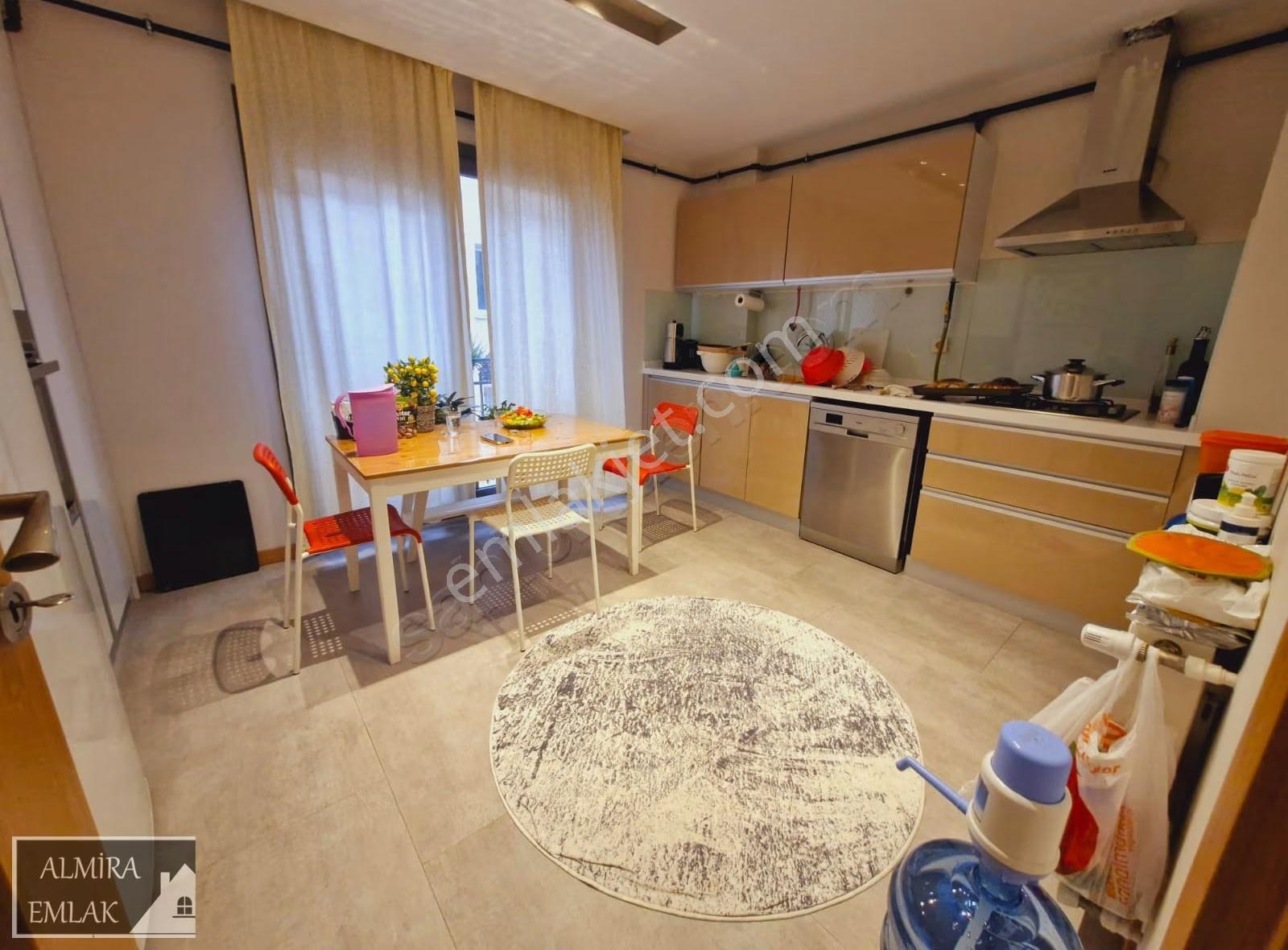 Metro Yakını 6 Yaşında 3+1 130m² Lüks Daire Asansörlü